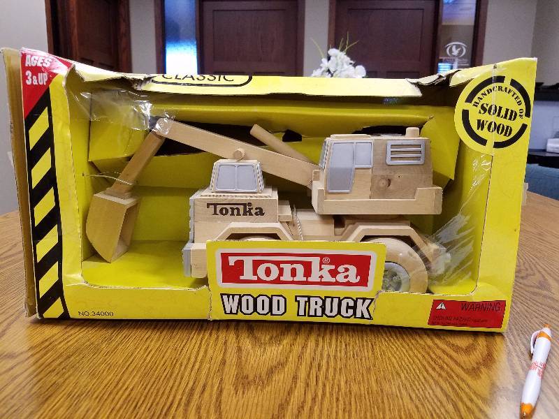 lot 63 image: RARE Tonka Solid Wood Truck