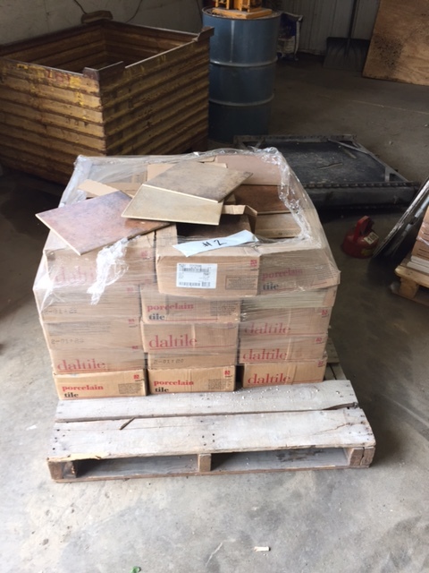 Tile Liquidation In Savage Minnesota By Lcs Auctions Rox 39 Bo Of Daltile Porcelain Tile Measures 11 75 X 15pcs Box