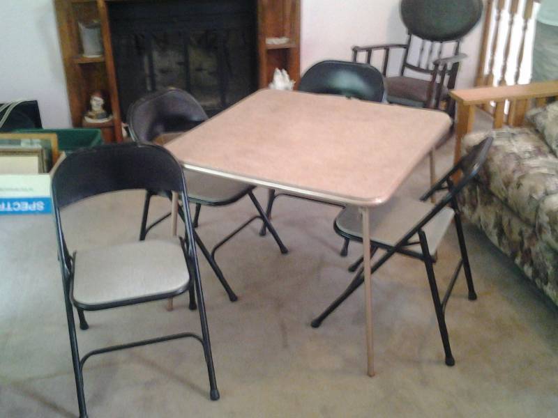 Samsonite Card Table With 4-Folding Chairs