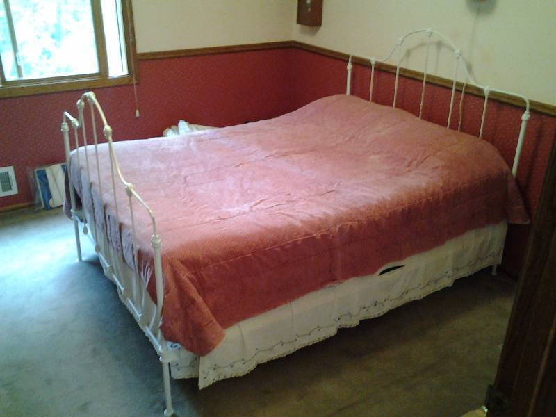 Vintage Full Size Iron Bed (Includes All Bedding)