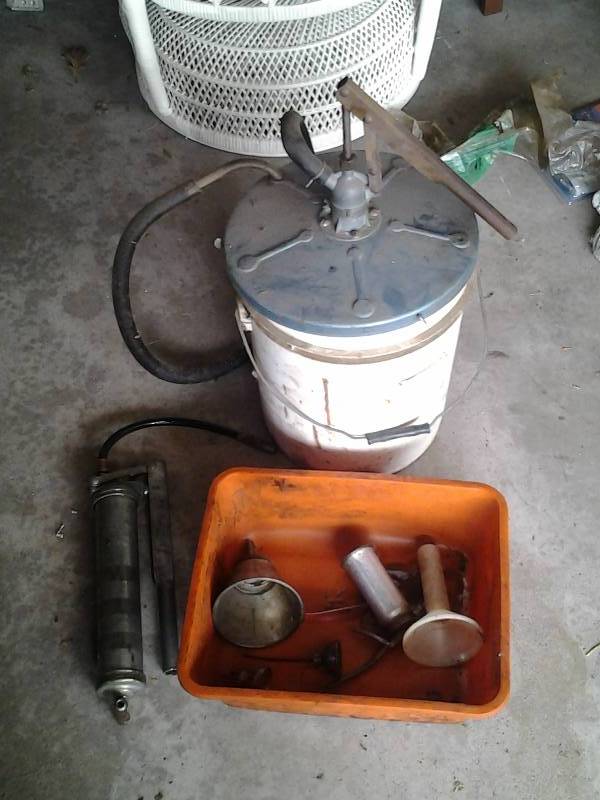 Bucket Pump, Grease Gun, Oil Cans, Funnels