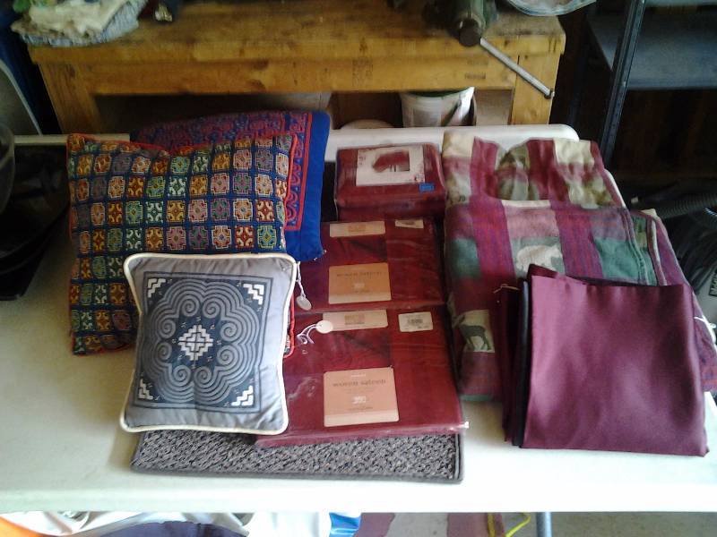 NEW Twin Size Sheets, Other Rugs, Table Cloths, Pillows