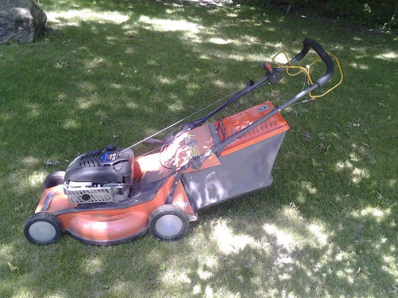 Husqvarna 6.75 HP Self-Propelled Mower With Bag