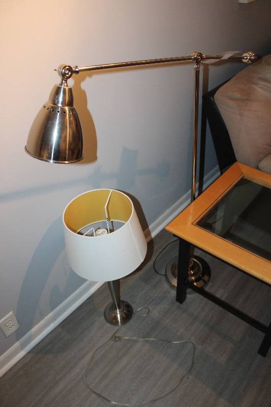 lot 21 image: Lot of (2) Lamps