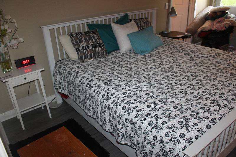 lot 26 image: Bedroom Set w Contents Including King Size Bed, Night Stand