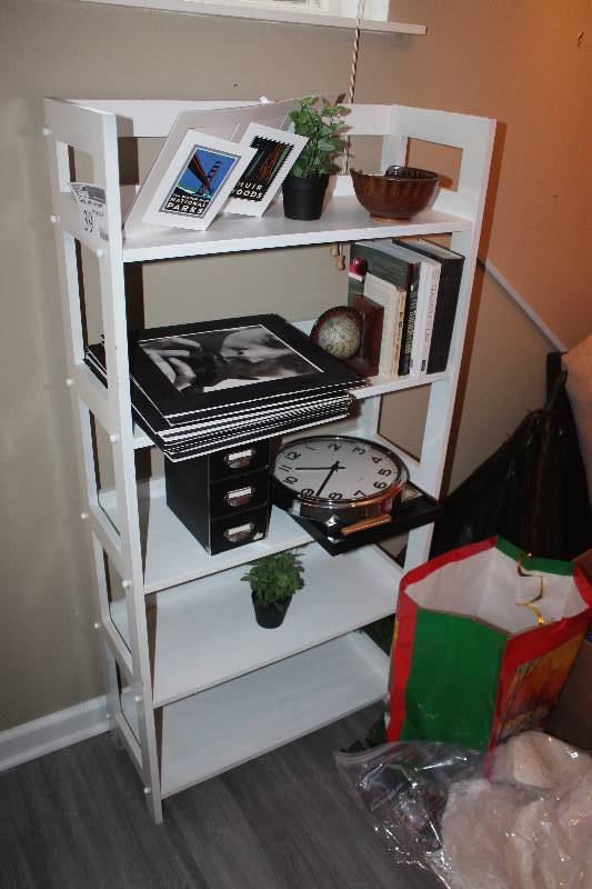 lot 39 image: Shelf