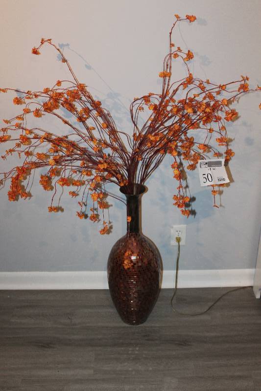 lot 50 image: Floor Vase w Flowers