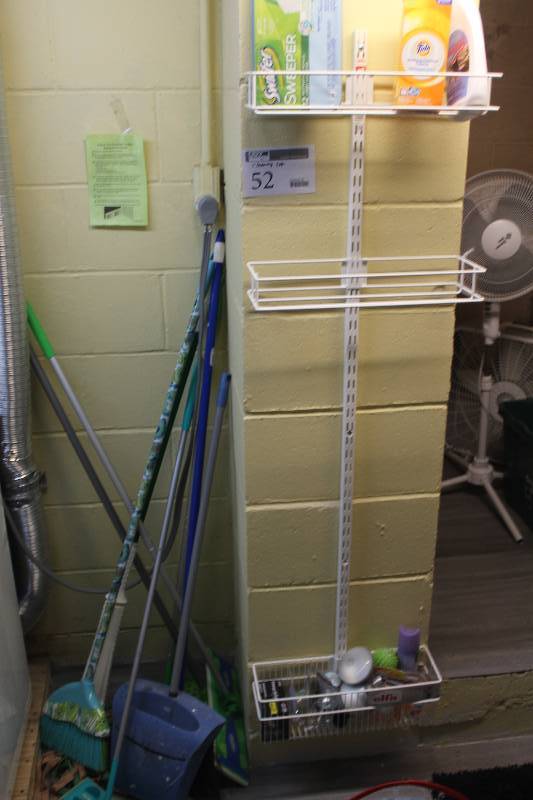 lot 52 image: Lot of Cleaning Supplies