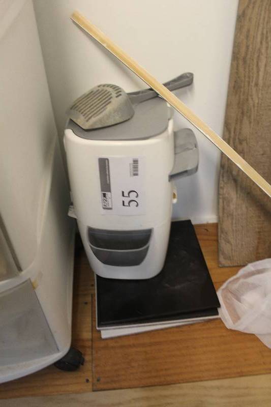 lot 55 image: Pet Waste Bucket w Scoop