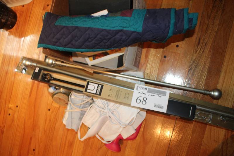 lot 68 image: Middle Floor Lot Including Home Decorations, Household Supplies