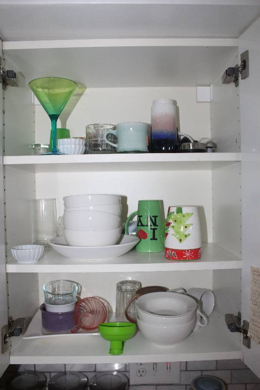lot 63 image: Contents of (6) Cabinets Including Glassware, Kitchen Supplies, Decorations