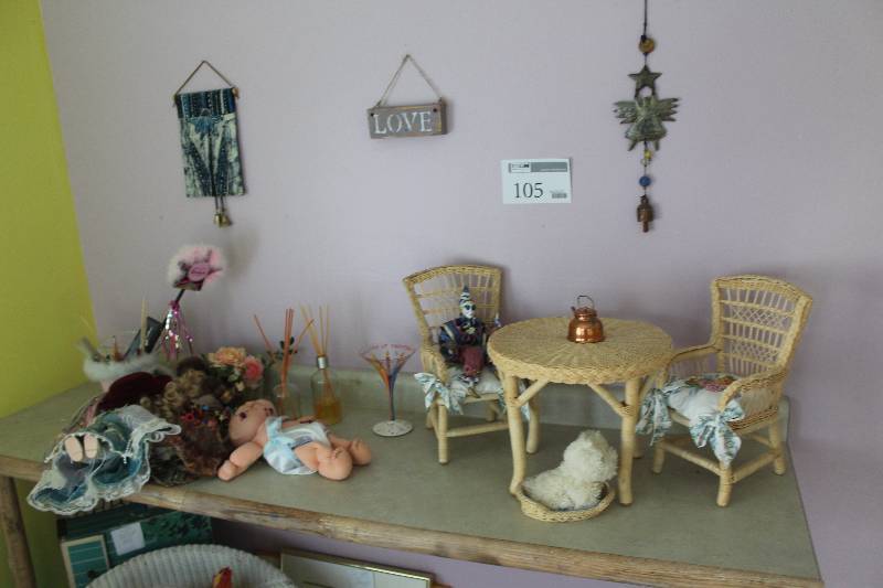 lot 105 image: Lot of Dolls and Decorations