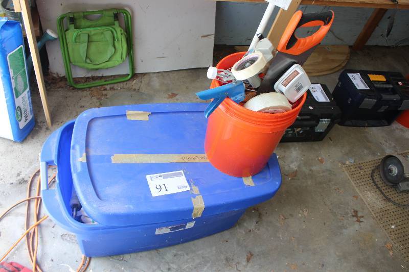 lot 91 image: Box Lot of Painting Supplies