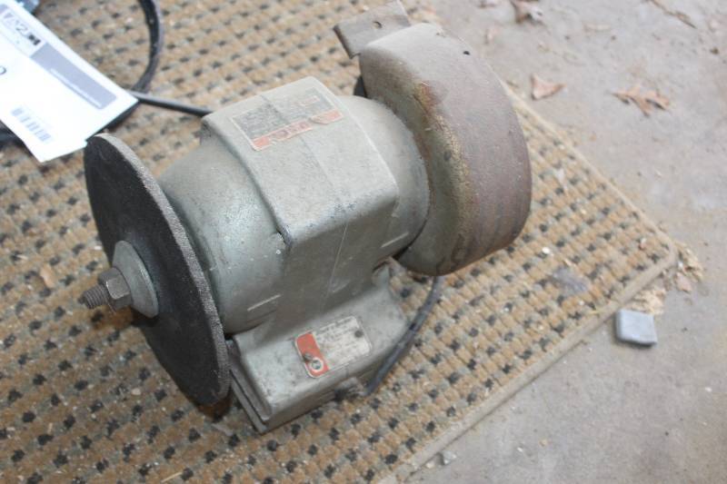 lot 98 image: Bench Grinder