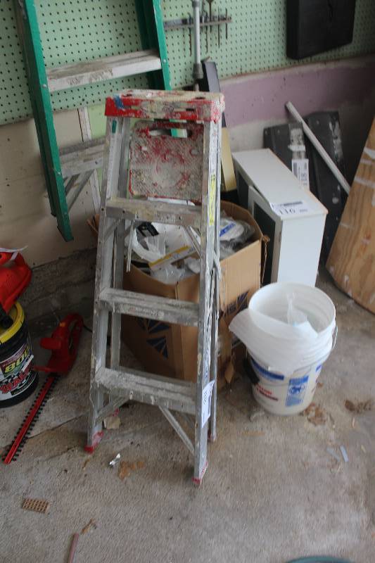 lot 88 image: Werner 4-Step Light Duty Ladder