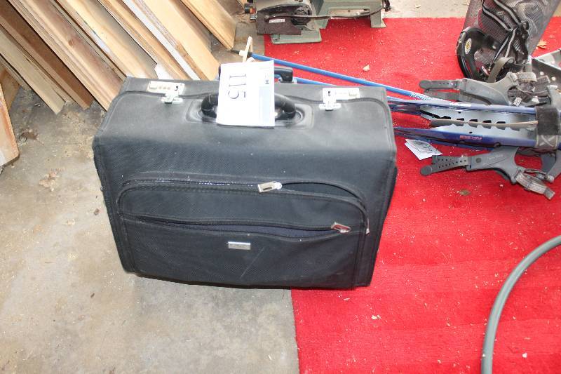 lot 115 image: US Luggage