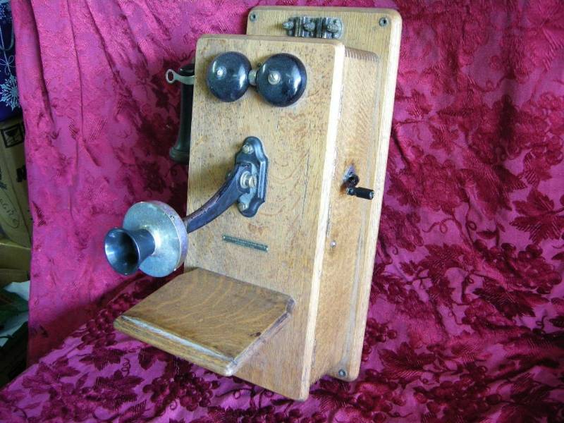 lot 3 image: Antique Oak Wall Phone