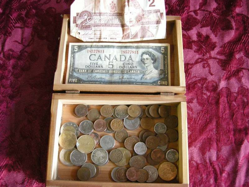 lot 11 image: Collectable Canadian Currency