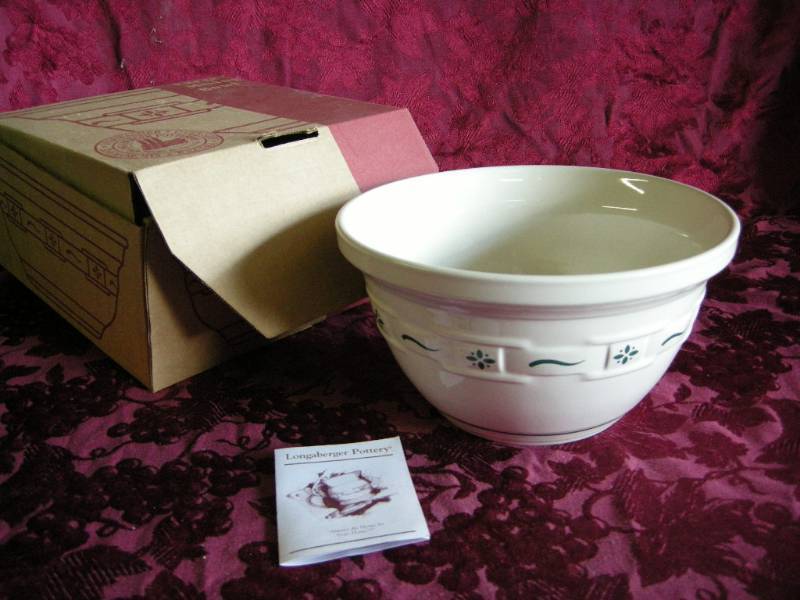 lot 30 image: Longaberger Large Mixing Bowl