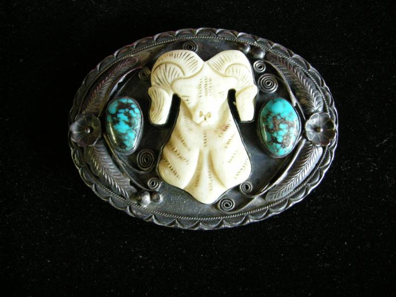 lot 32 image: Vintage RB Belt Buckle
