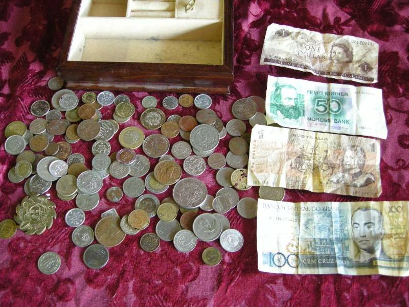 lot 33 image: Misc Foreign Currency