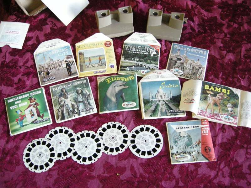 lot 43 image: Vintage View Masters with Discs