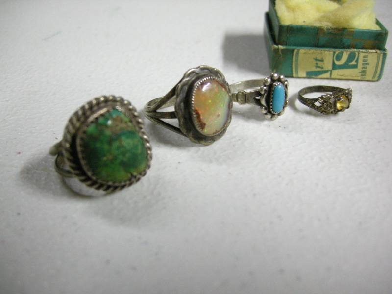 lot 62 image: Vintage Silver Rings