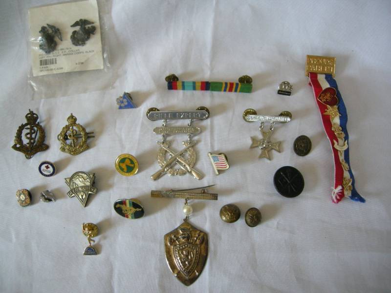 lot 17 image: Military, Cub Scout, etc, Pins, Buttons