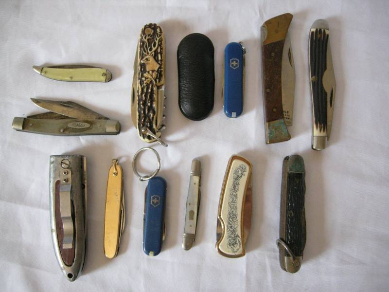 lot 27 image: Vintage Pocket Knives