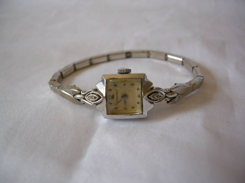 lot 38 image: Vintage Womans Longines 14k Wristwatch