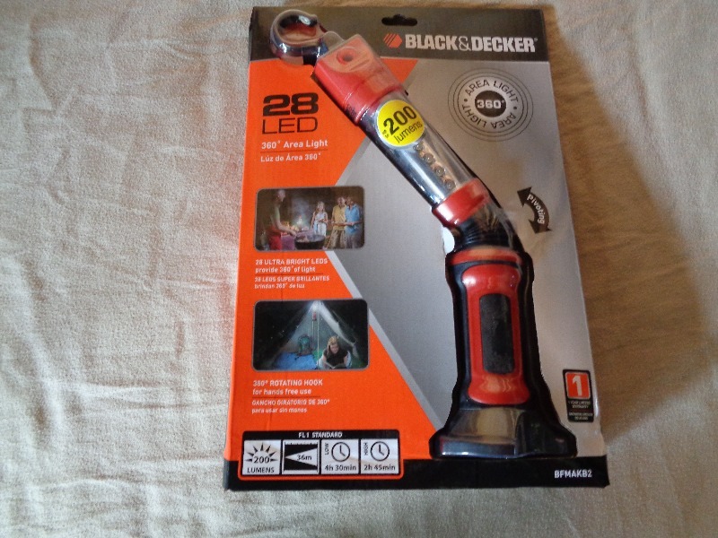 lot 7 image: New Black and Decker LED Light