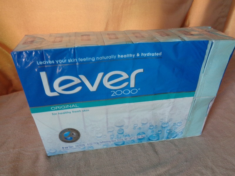 lot 10 image: Package of Lever 2000 Bar Soap