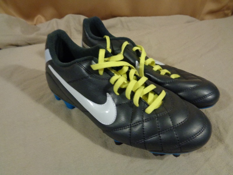 lot 86 image: New Nike Cleats