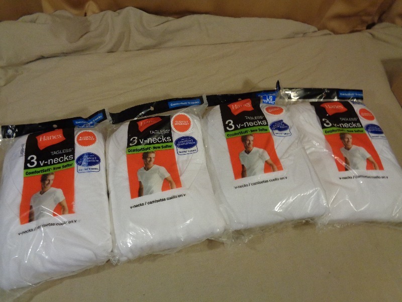 lot 105 image: 12 New Hanes Mens V Neck Tshirts