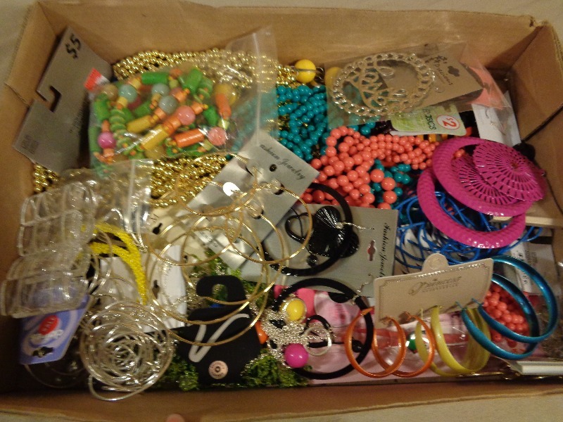 lot 107 image: New Jewelry