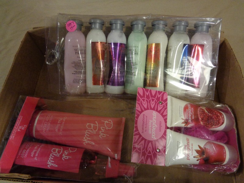 lot 112 image: 3 New Bathsets