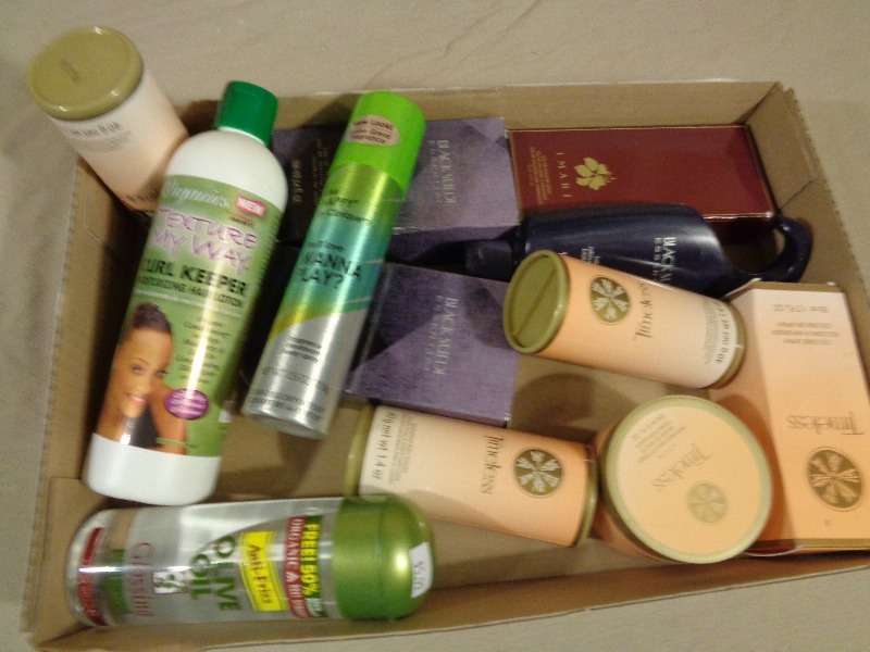 lot 139 image: New Avon Items and More