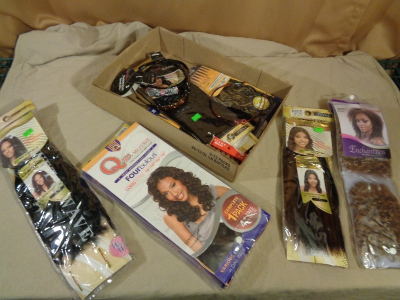 lot 143 image: Assorted New Hair and Hair Accessories