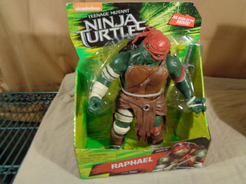 lot 151 image: New Large Teenage Mutant Ninja Turtle Figurine