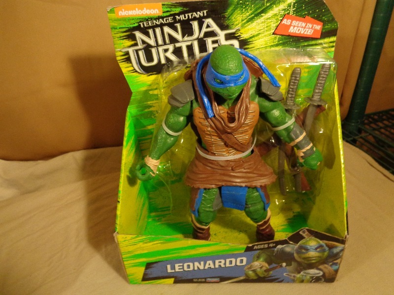 lot 152 image: New Large Teenage Mutant Ninja Turtle Figurine