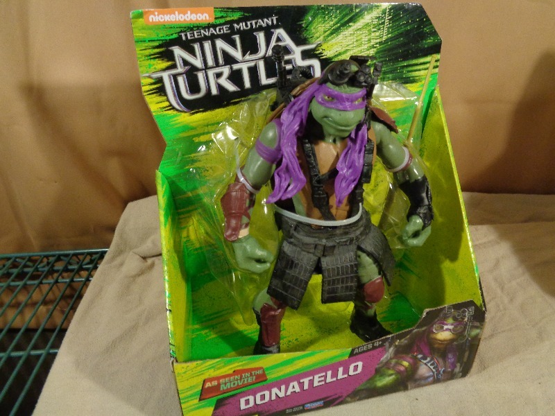 lot 153 image: New Large Teenage Mutant Ninja Turtle Figurine