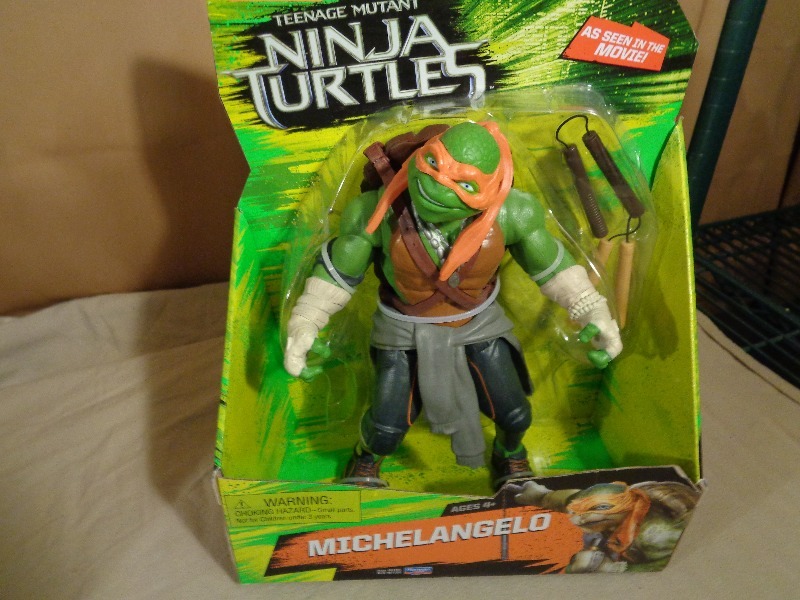 lot 154 image: New Large Teenage Mutant Ninja Turtle Figurine