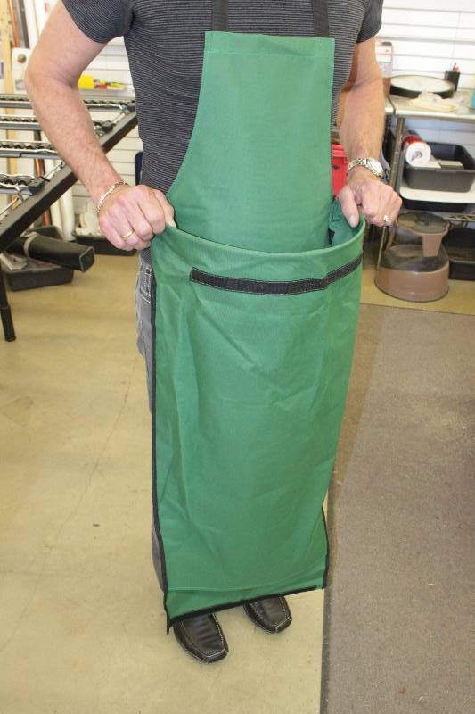 40 Kangaroo Gardening Aprons with drop down pouch (2 cases of 20 per case)