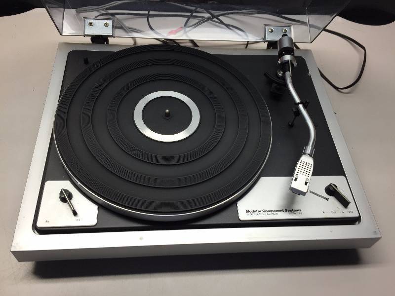 lot 4 image: MODULAR COMPONENT SYSTEMS, BELT DRIVE TURNTABLE