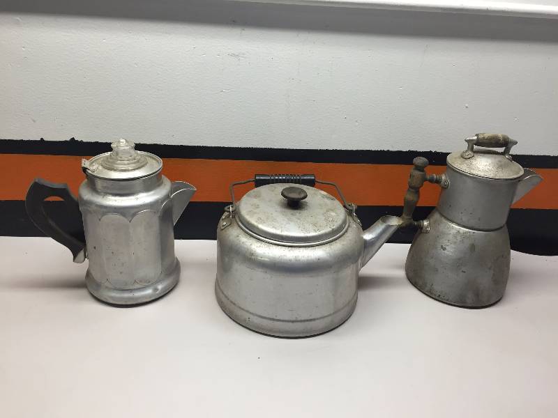 lot 17 image: VINTAGE PERCULATING COFFEE POTS