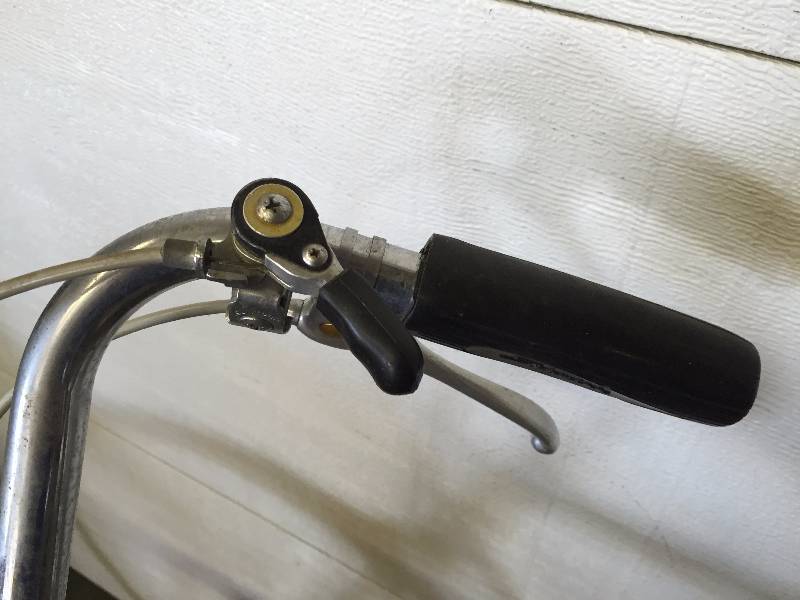 lot 33 image: VINTAGE SCHWINN SUBURBAN BICYCLE 3 SPEED MENS
