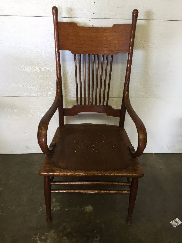 lot 34 image: VINTAGE DINNING CHAIRS (4)