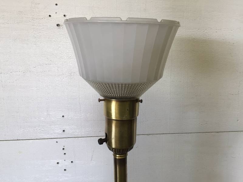 lot 37 image: STAND LAMP WITH TABLE