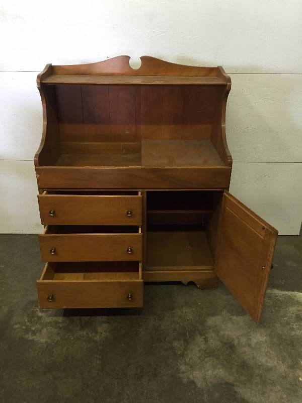 lot 42 image: ETHAN ALLEN DRESSER