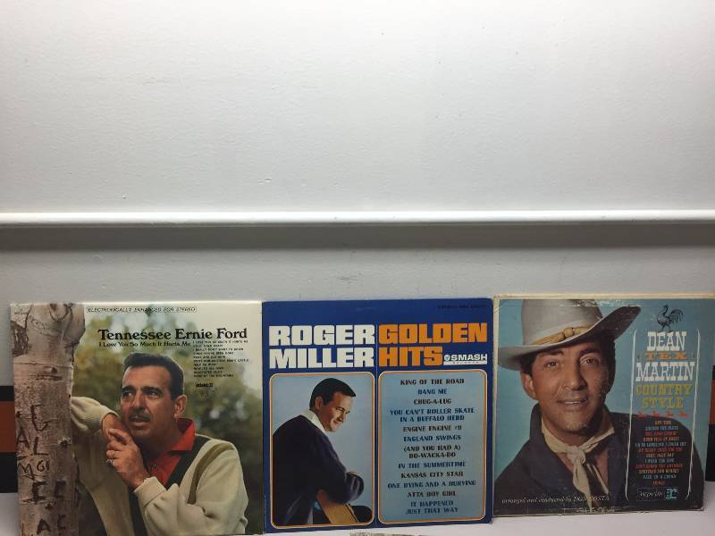 lot 50 image: VINTAGE ALBUMS
